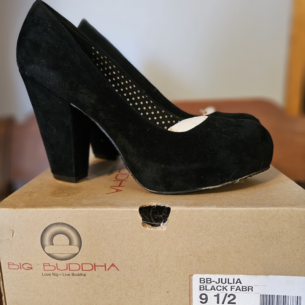 Big Buddha Julia velvet shoes